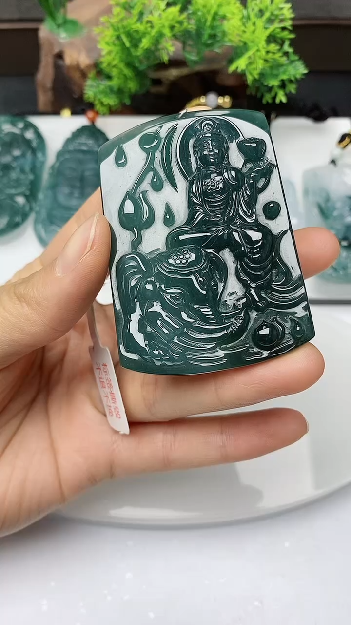 【闪购商品】翡翠颈饰未镶嵌        