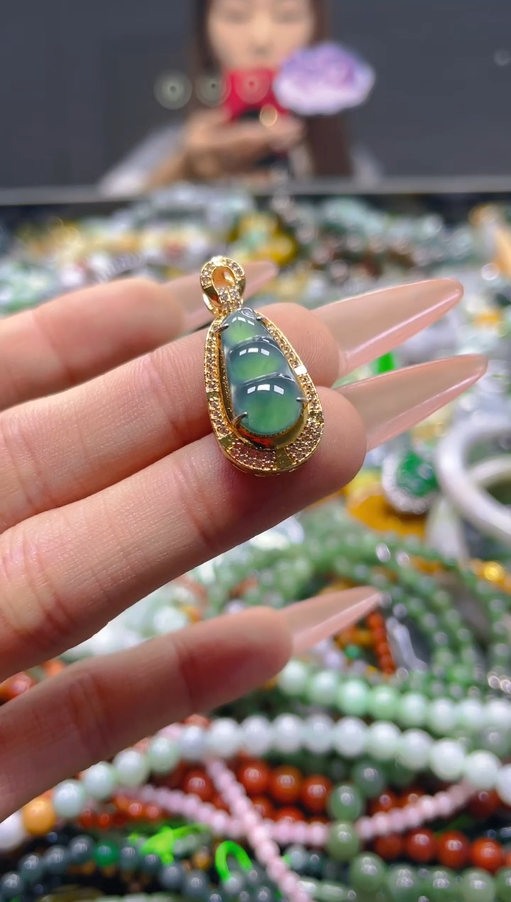 颈饰未镶嵌翡翠/U/翡翠A货，一件也是批发价