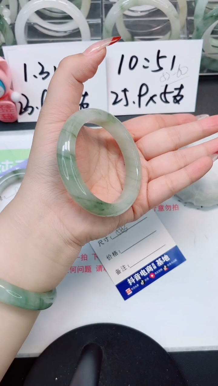 【闪购商品】石英质玉手镯未镶嵌a120