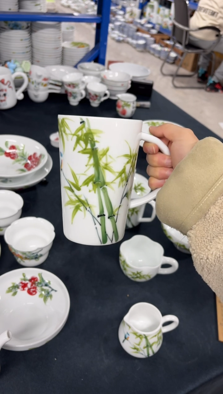 开**莫景德镇高温陶瓷食品级手绘釉中彩-扎啤杯