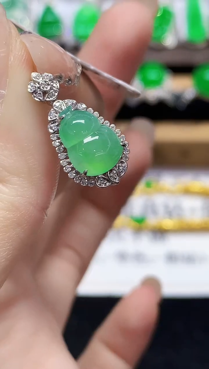 吊坠(不含链)18K金镶嵌翡翠L多样性发其一