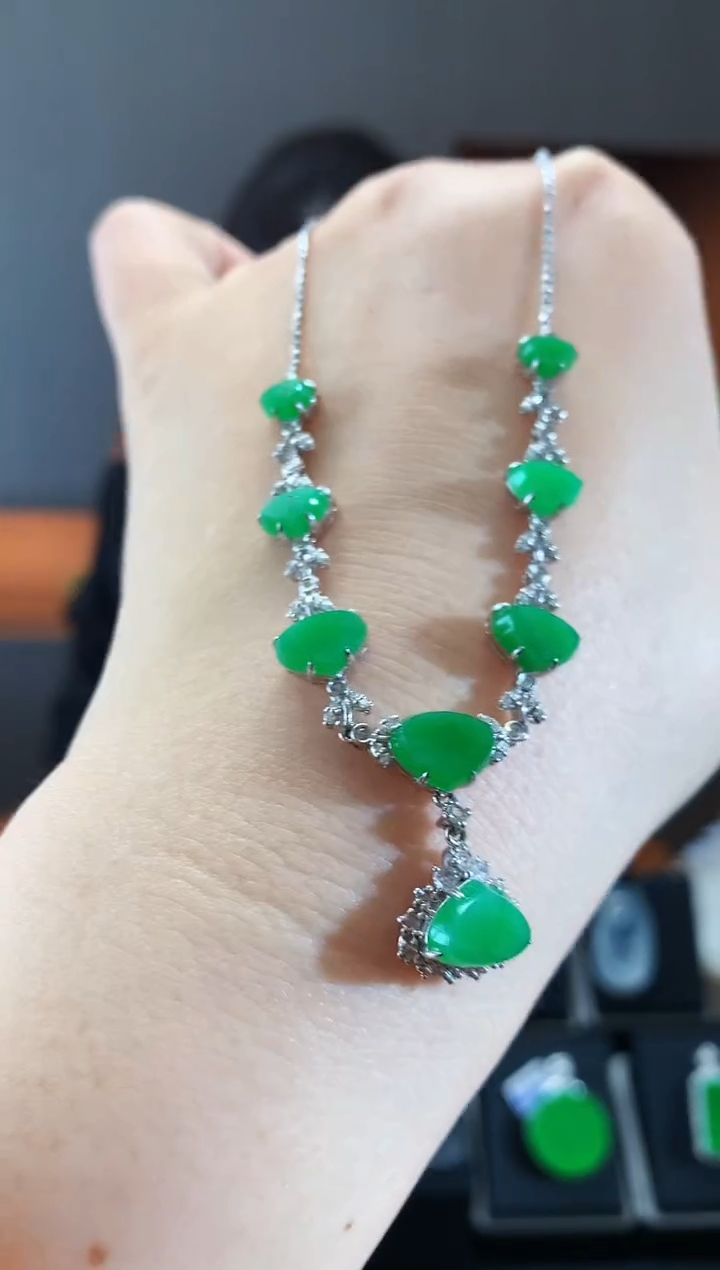 【闪购商品】翡翠颈饰18K金镶嵌翡翠戒指