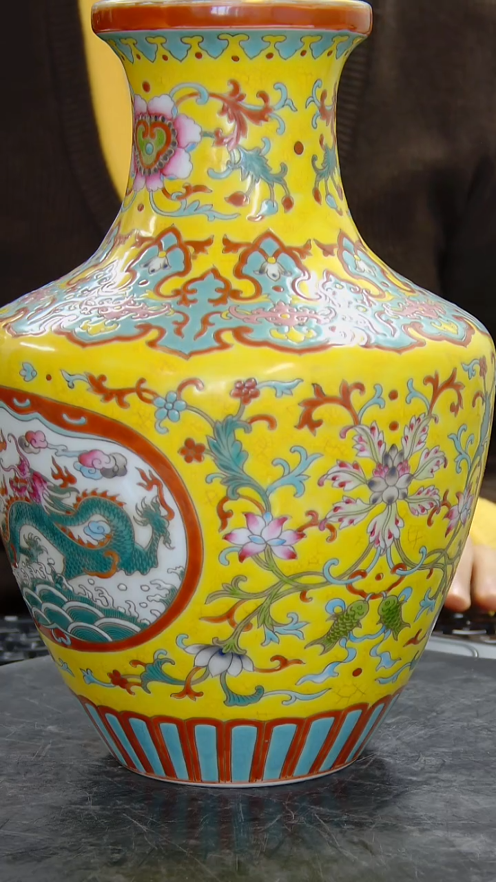 瓶粉彩开窗龙纹盘口瓶#2066#