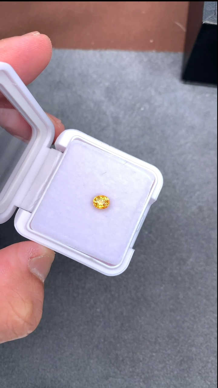 【闪购商品】石榴石（芬达石）裸石未镶嵌77分