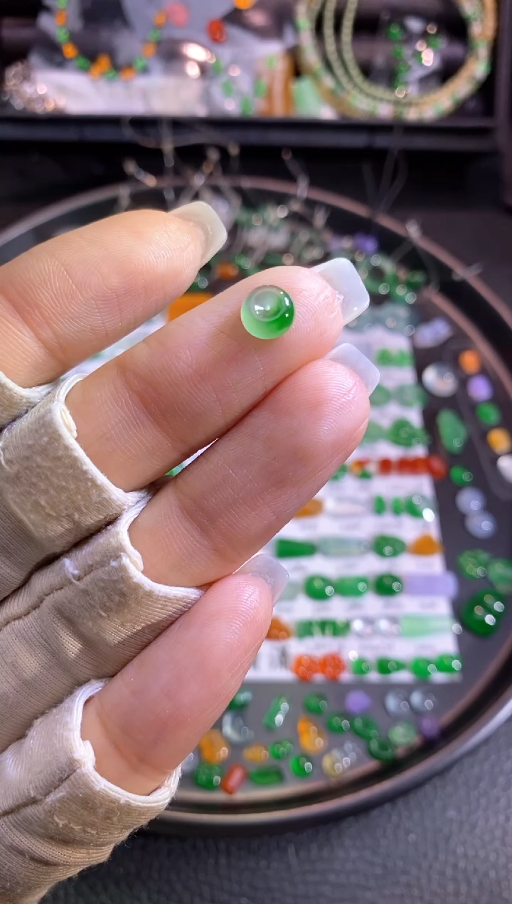 翡翠挂件未镶嵌扣子