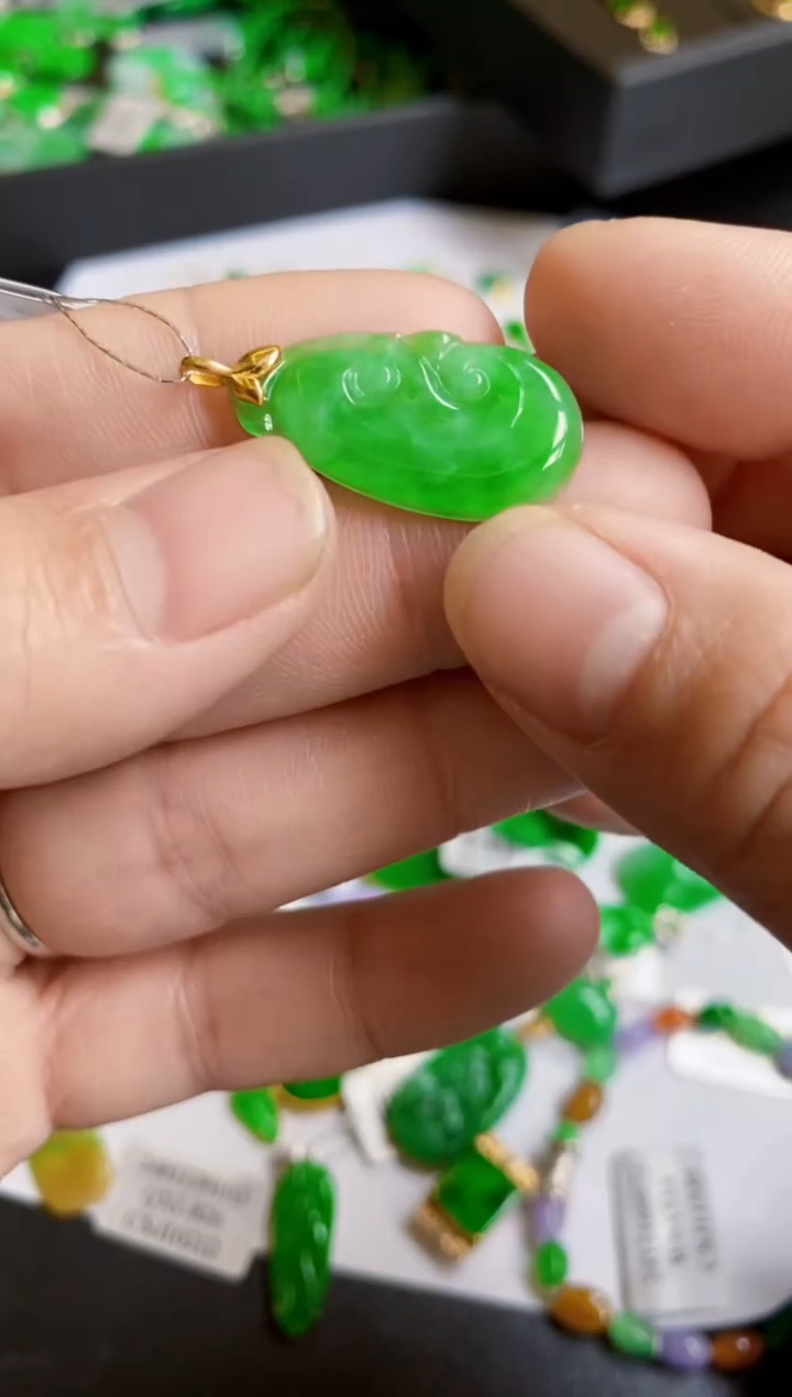 【闪购商品】翡翠颈饰18K金镶嵌吊坠如意