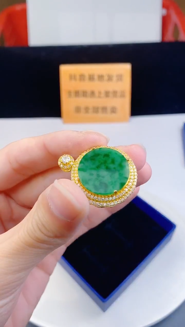 颈饰未镶嵌翡翠   