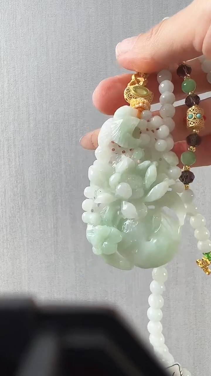 颈饰未镶嵌翡翠喜上眉梢