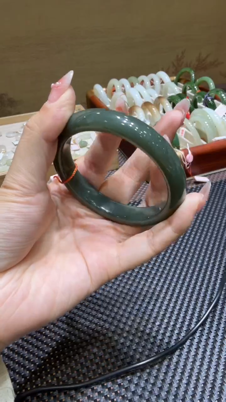 颈饰未镶嵌和田玉手镯61