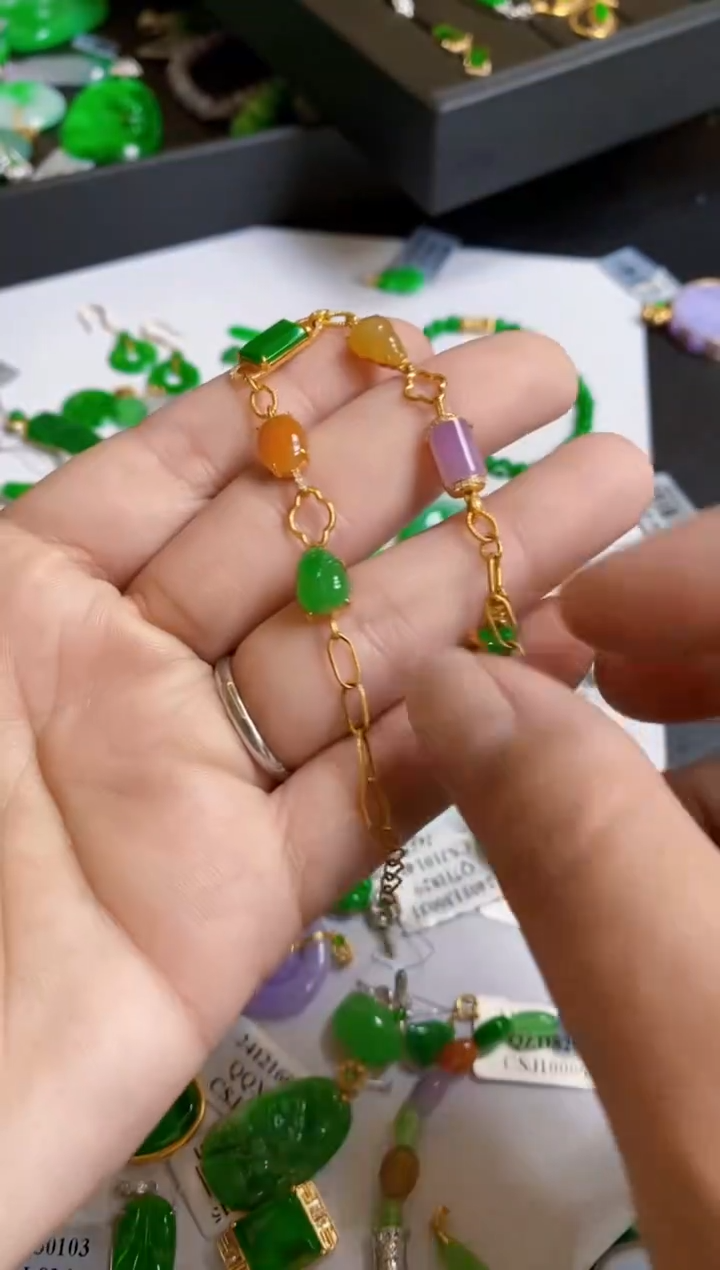 【闪购商品】翡翠颈饰18K金镶嵌手链