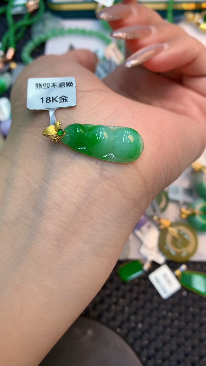 颈饰18K金镶嵌翡翠1