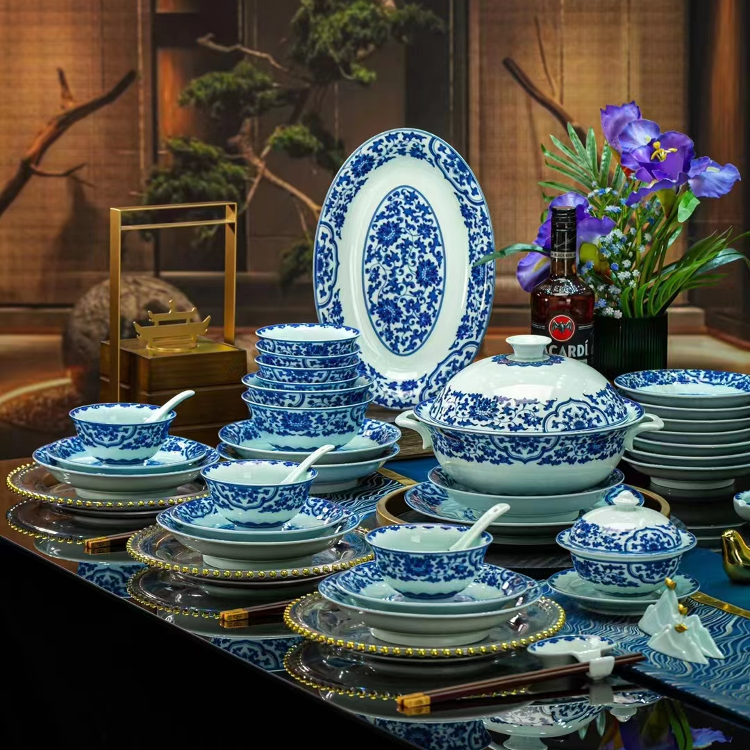 景德镇釉下彩青花缠枝莲高白泥白瓷餐具套装家用碗盘碟子高端档次