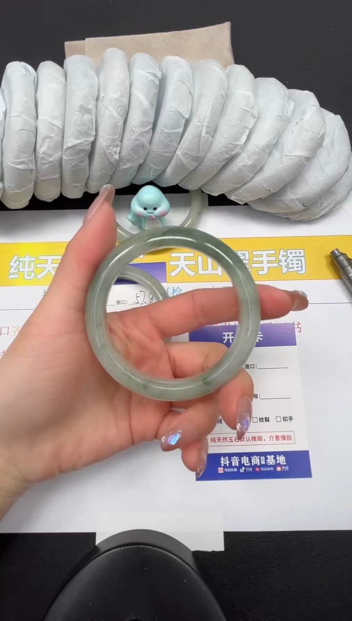 【闪购商品】石英质玉手镯未镶嵌19-56.3