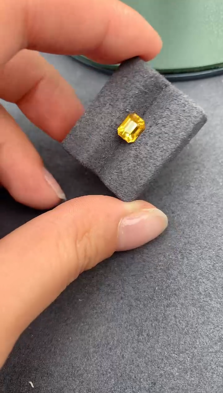 【闪购商品】彩色蓝宝石裸石未镶嵌1.5ct黄蓝宝