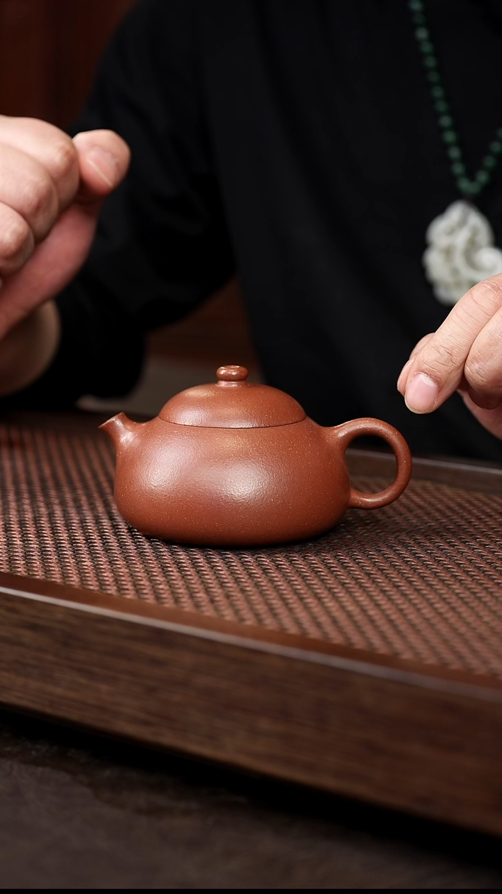 茶壶紫砂红降坡鱼跃