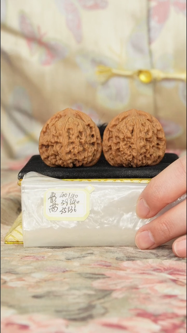 【闪购商品】文玩核桃把件赵喜满南将石