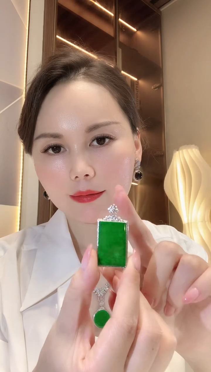 【闪购商品】翡翠吊坠(不含链)18K金镶嵌A15 