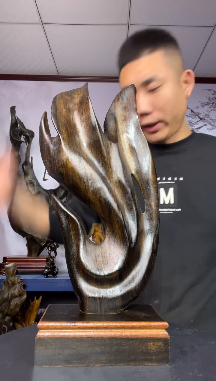 金丝楠木雕款霍****制金丝楠木工艺品摆件。