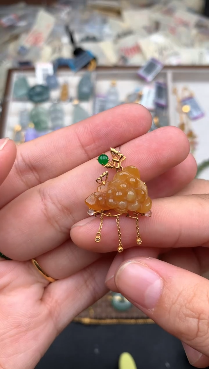 18K金镶嵌挂件翡翠一