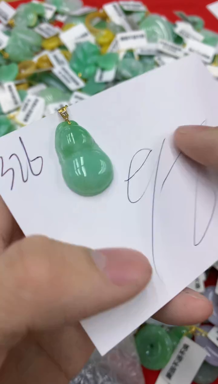 翡翠18K金镶嵌颈饰11111111111