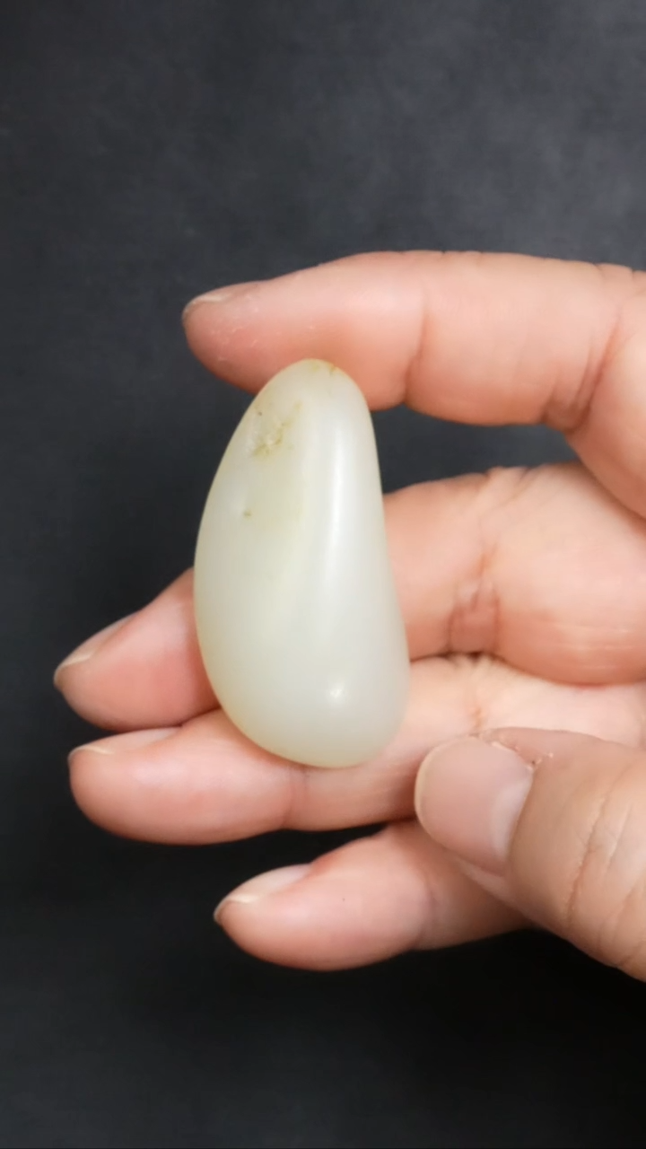 【闪购商品】和田玉吊坠(不含链)未镶嵌22.7克和田玉原石