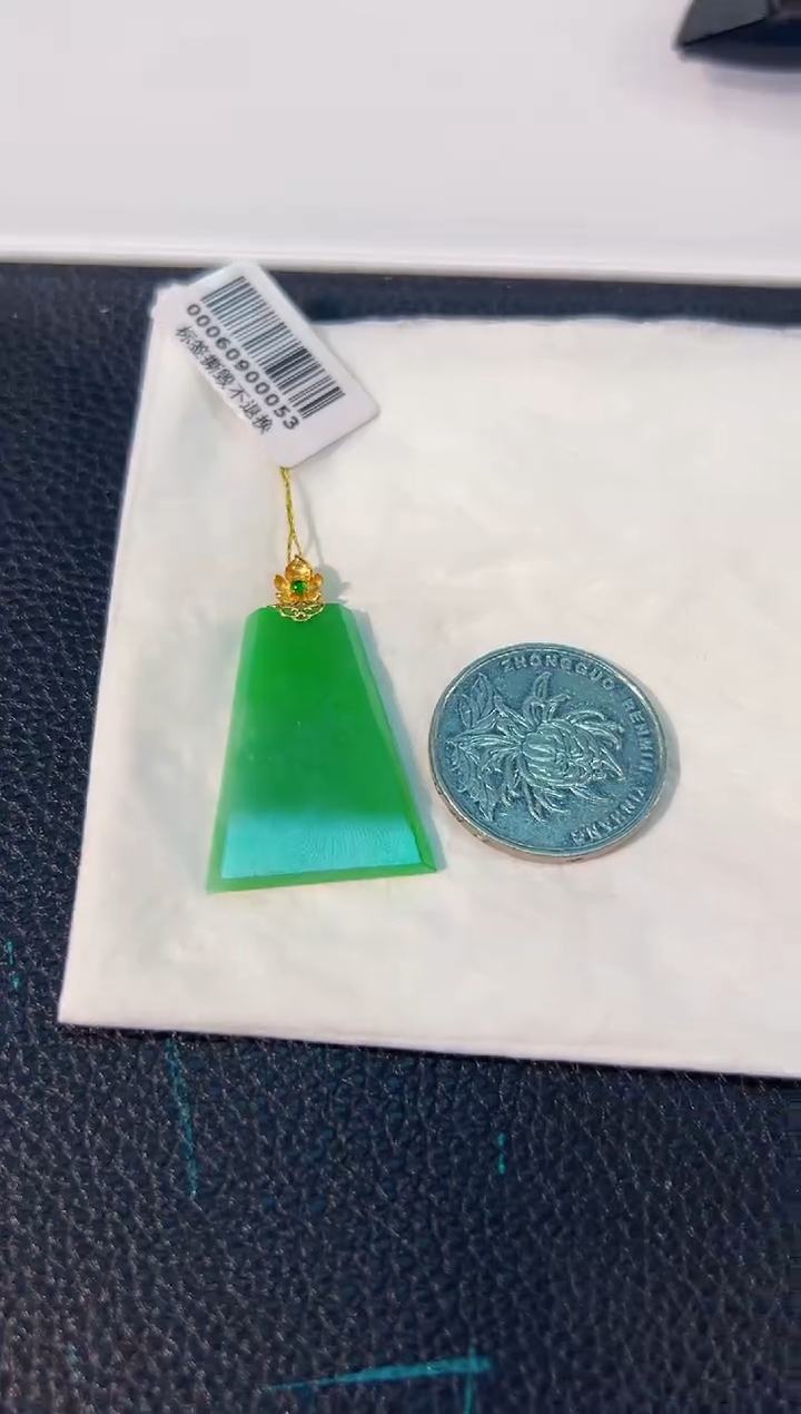 颈饰18K金镶嵌翡翠 缅料A货/支持复检/一件