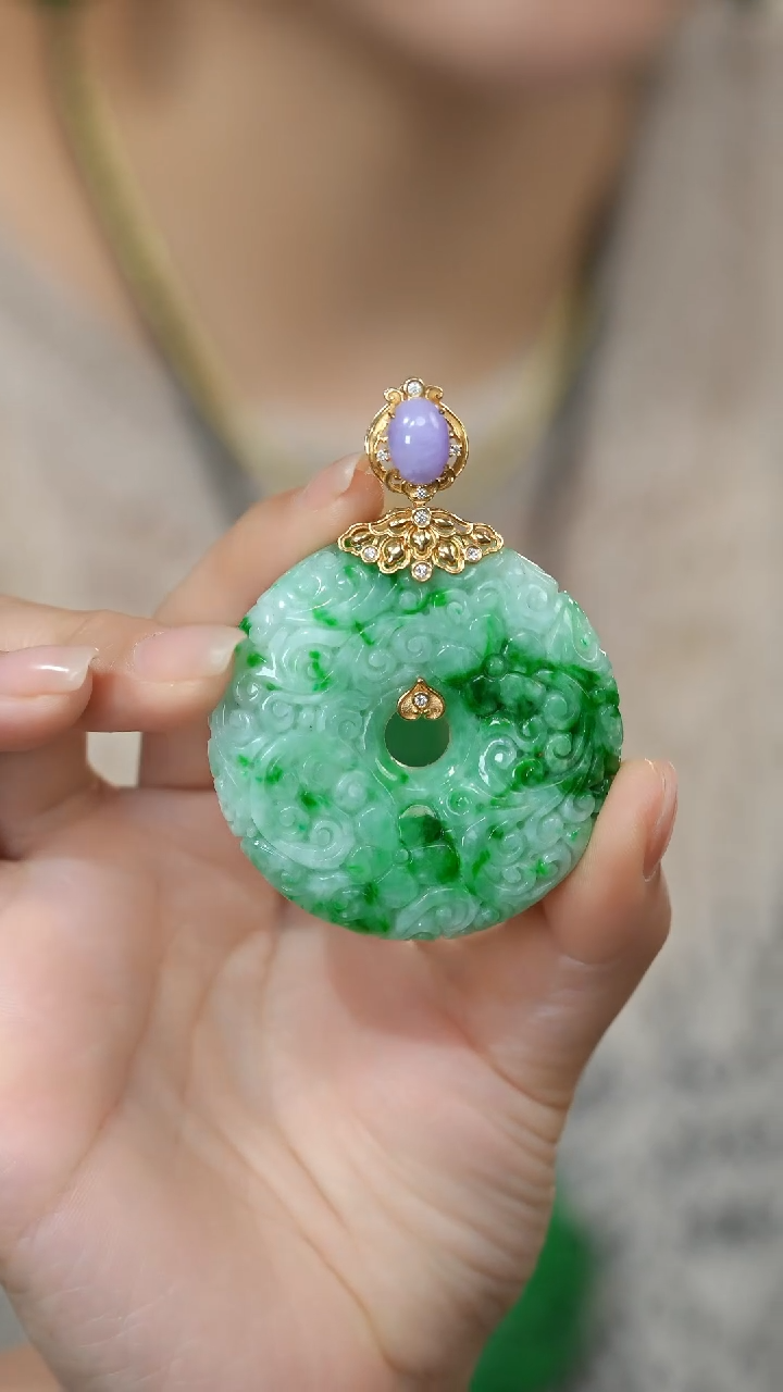 颈饰18K金镶嵌翡翠小*?@HSG09120128@