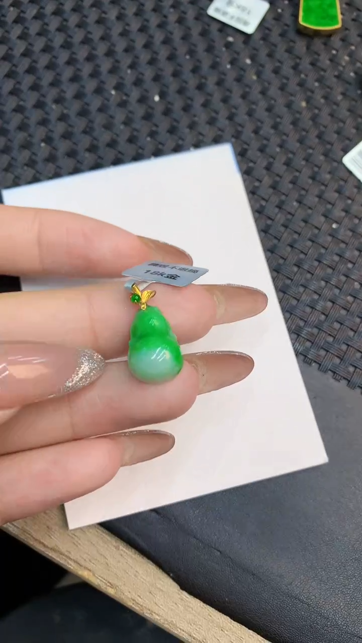 颈饰18K金镶嵌翡翠1