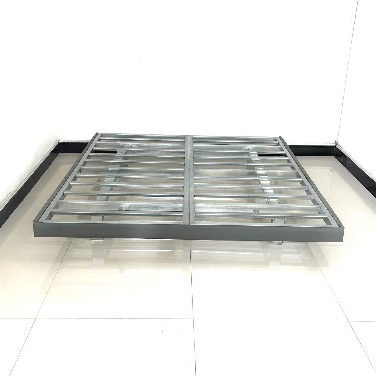 网红轻奢悬浮床民宿专用无异响铁艺床加厚结实简约榻榻米软包架