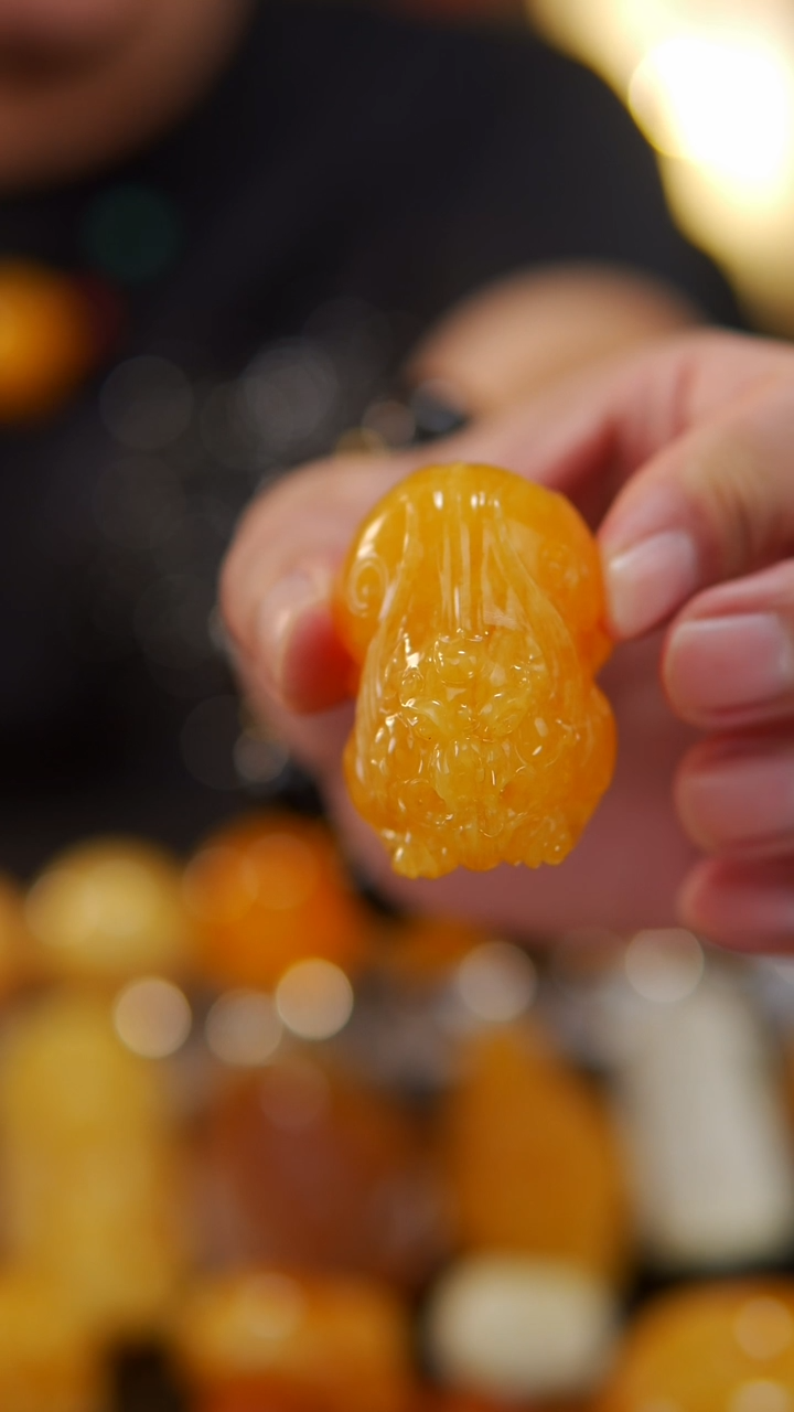 【闪购商品】蜜蜡颈饰未镶嵌焦皮料貔貅30.3