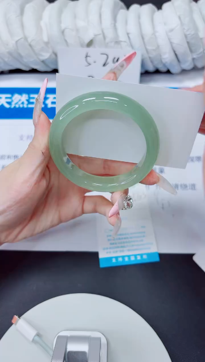 石英质玉手镯未镶嵌282/56.3