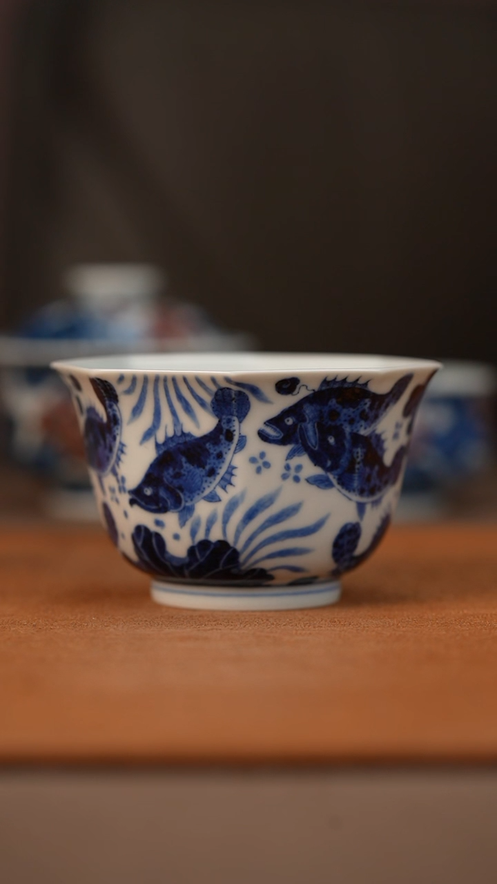 又见春风鱼藻纹八方杯