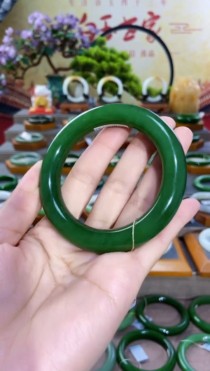 【闪购商品】和田玉手镯未镶嵌俄罗斯老坑碧玉手镯