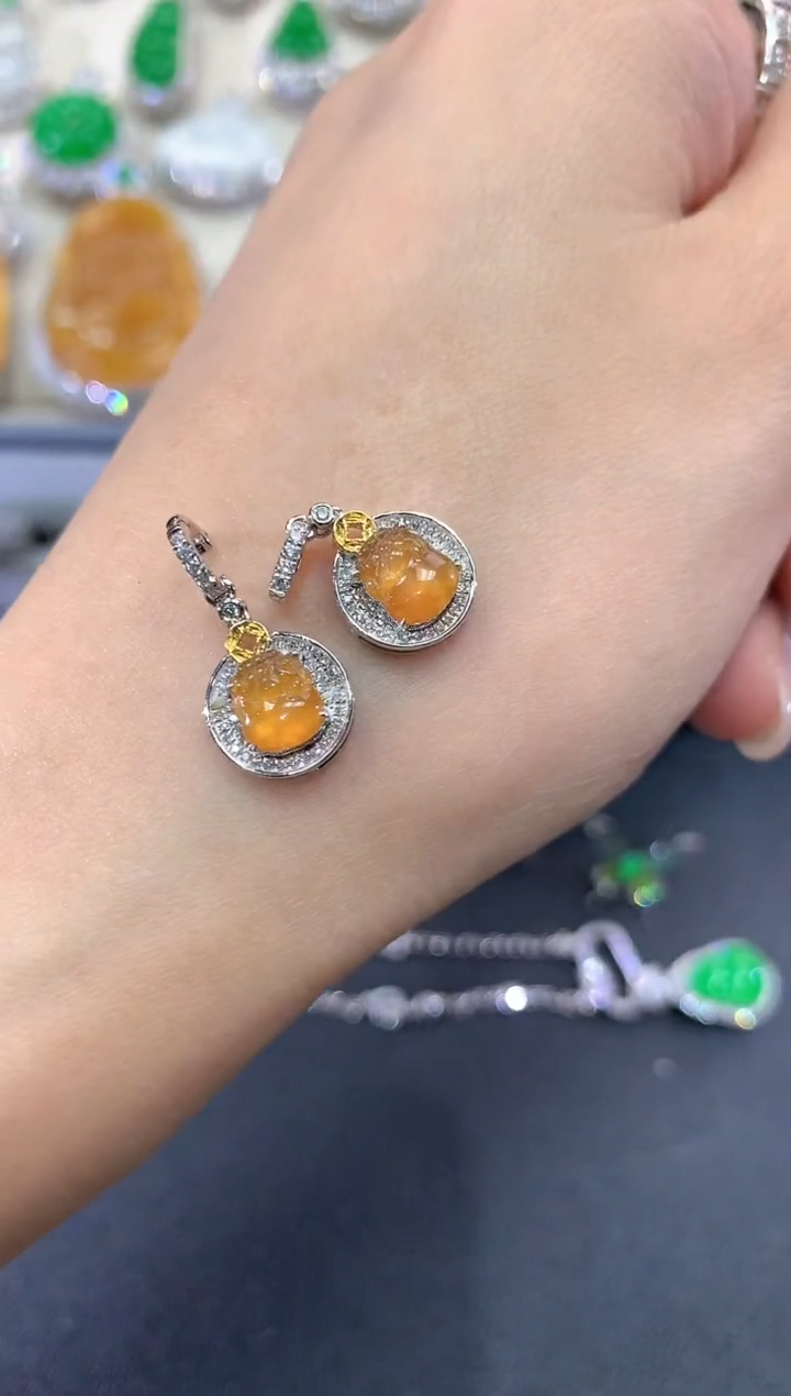 【闪购商品】翡翠吊坠(不含链)18K金镶嵌q26多样性一件发货