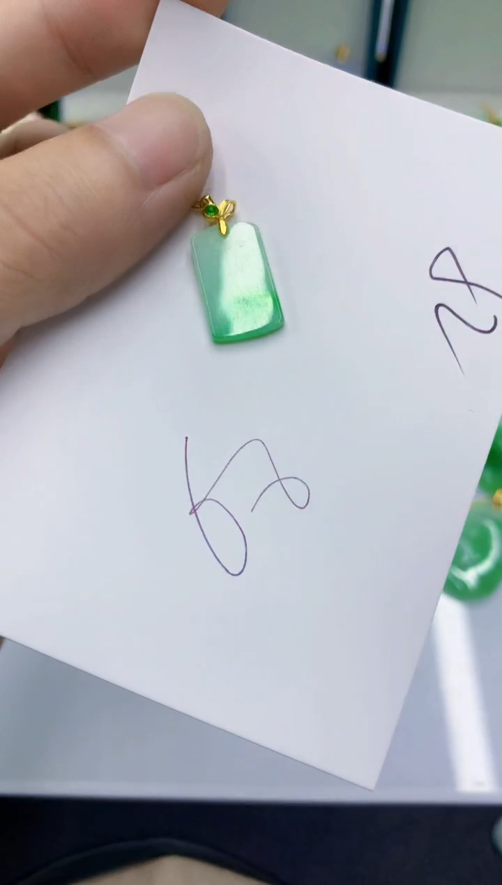 翡翠未镶嵌颈饰翡翠