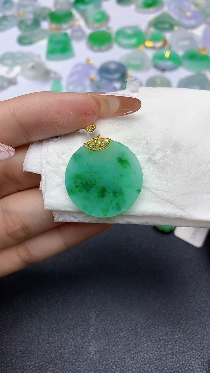 颈饰18K金镶嵌翡翠a货假一赔三支持复检百元上9元证书费自理