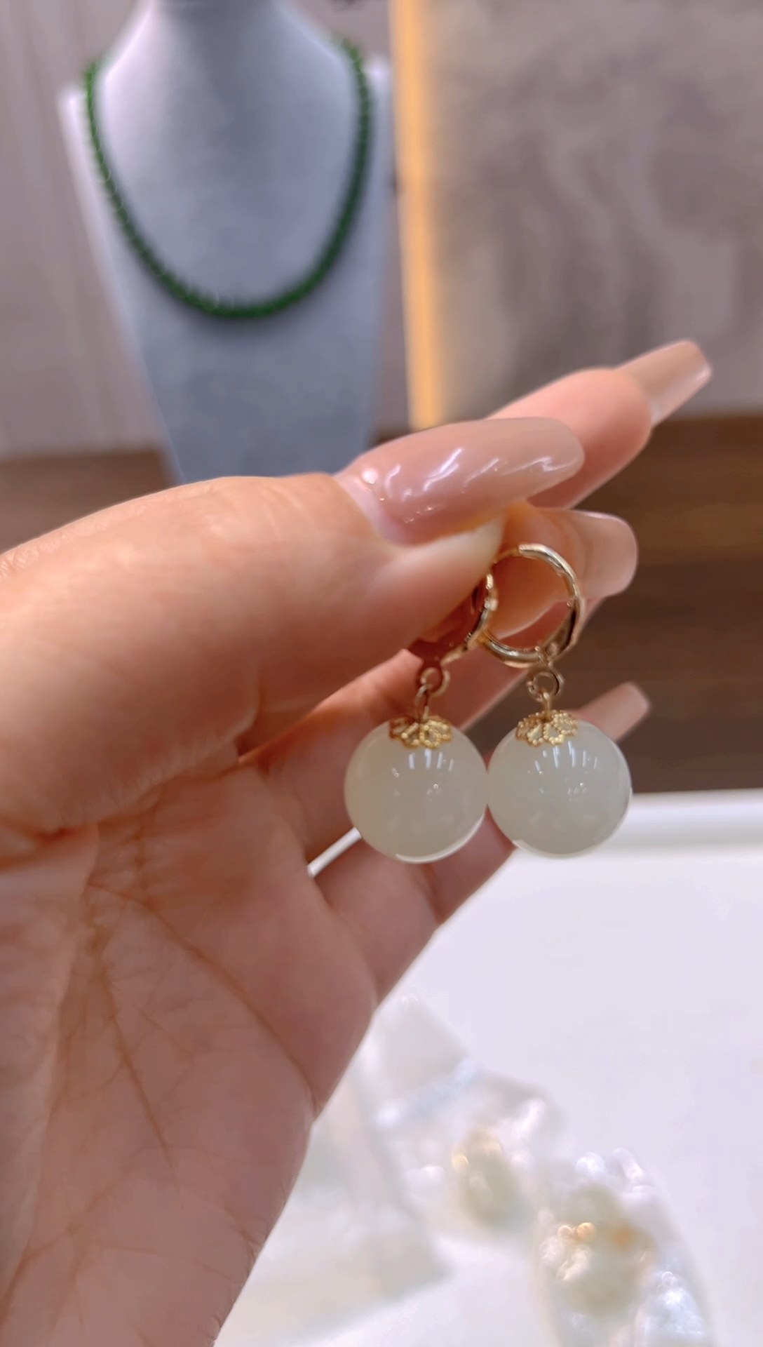 14K金镶嵌和田玉耳饰E611