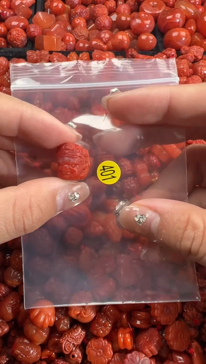 南红玛瑙未镶嵌颈饰1