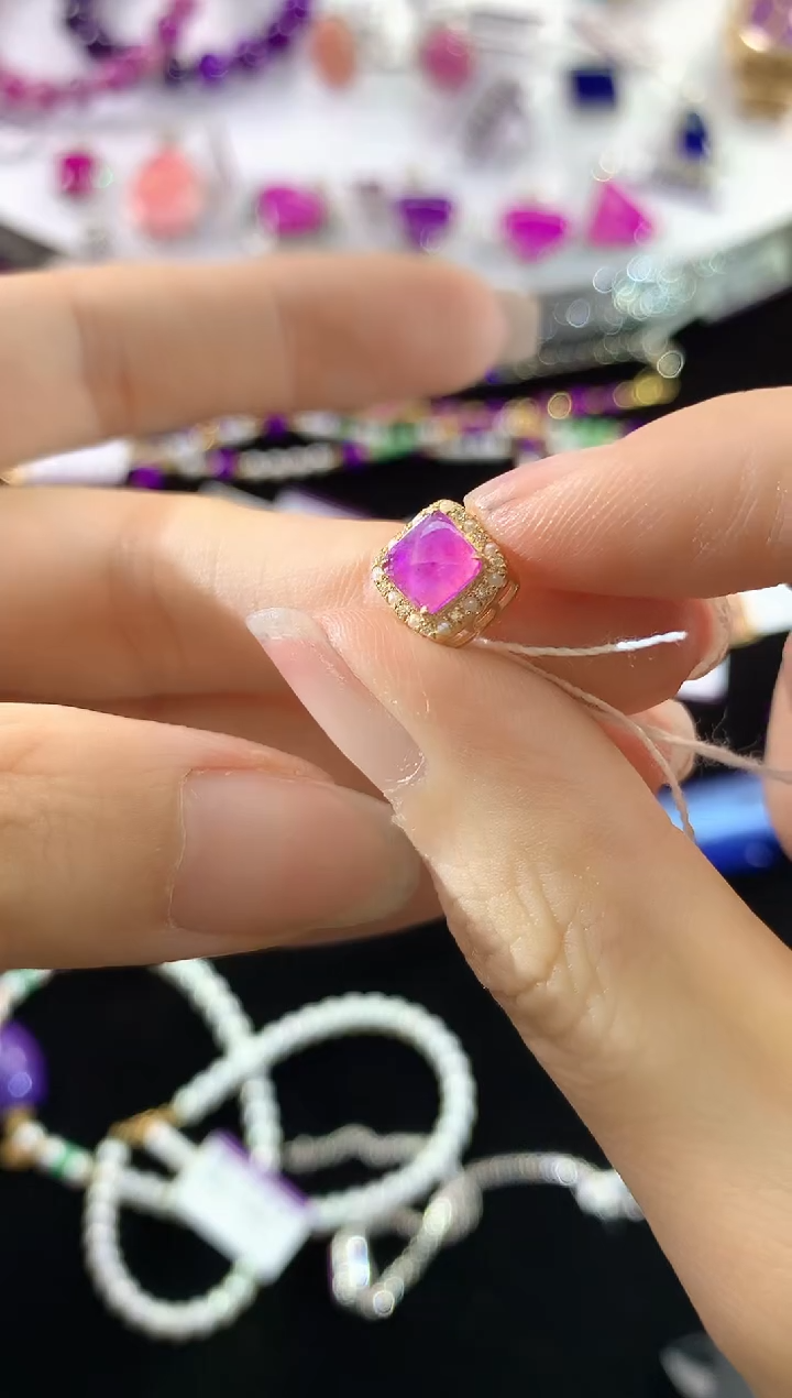 18K金镶嵌苏纪石（舒俱来）.饰品