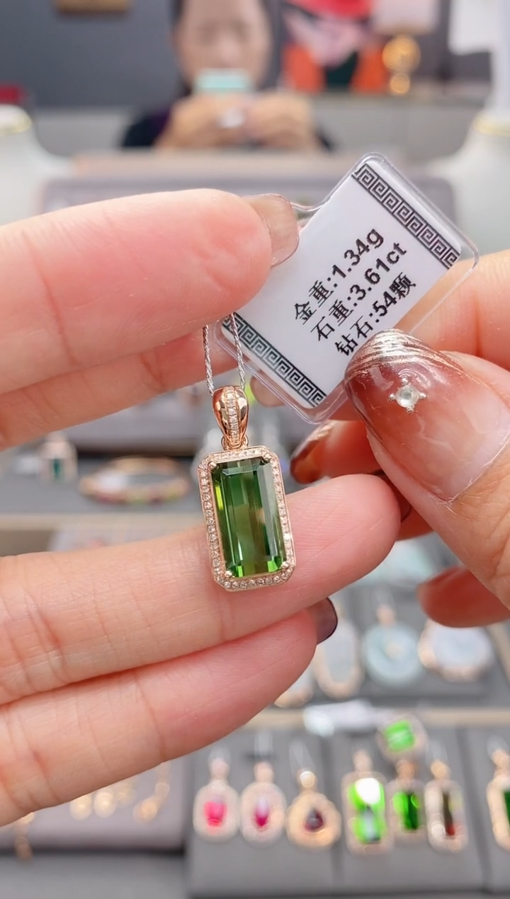 颈饰18K金镶嵌碧玺3.61