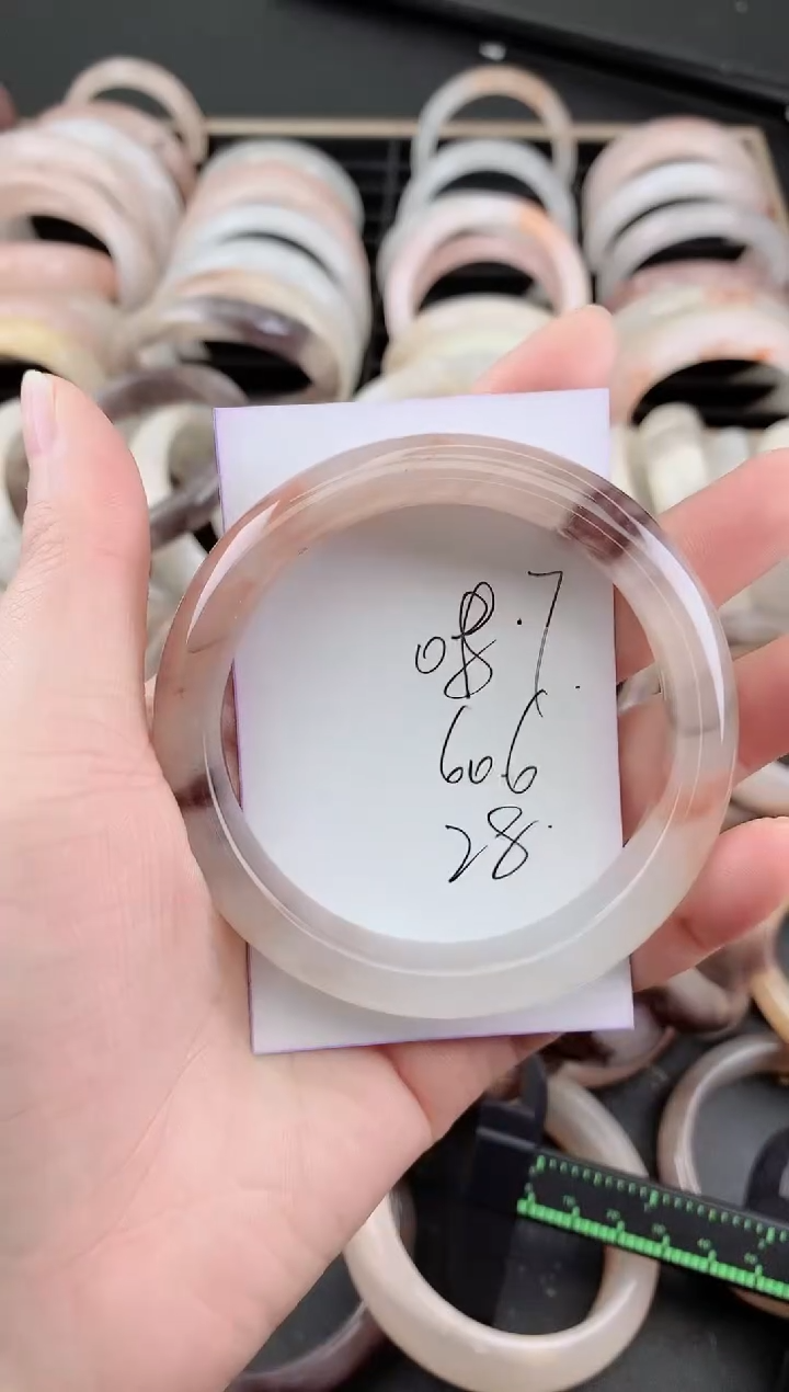 未镶嵌手镯石英质玉087