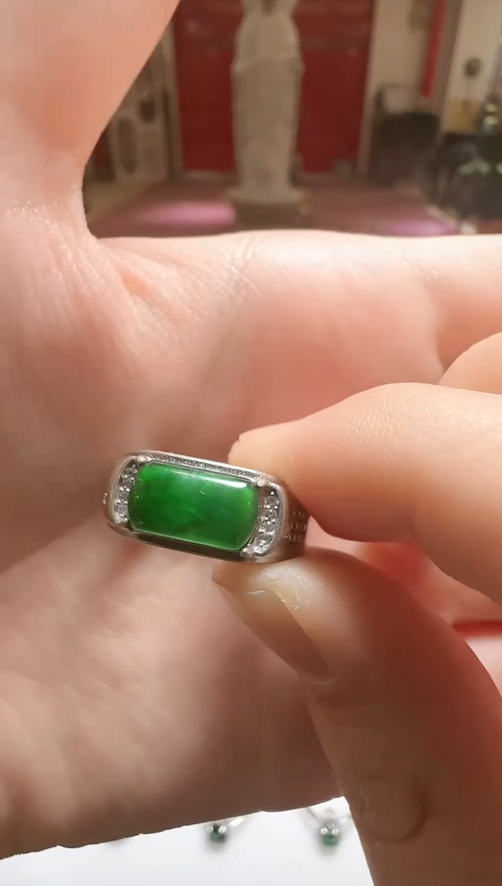 【闪购商品】翡翠吊坠(不含链)未镶嵌翡翠