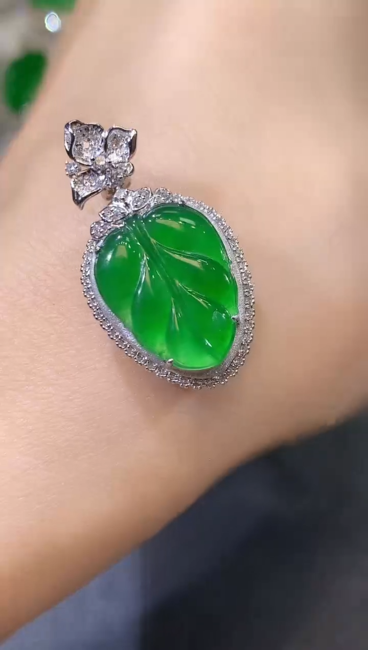 【闪购商品】翡翠吊坠(不含链)18K金镶嵌C36