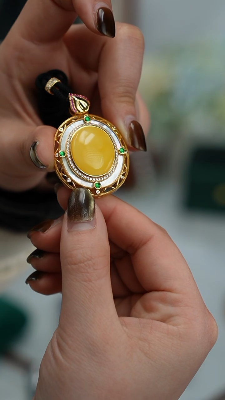 【闪购商品】蜜蜡吊坠(赠链)银S925镶嵌吊坠