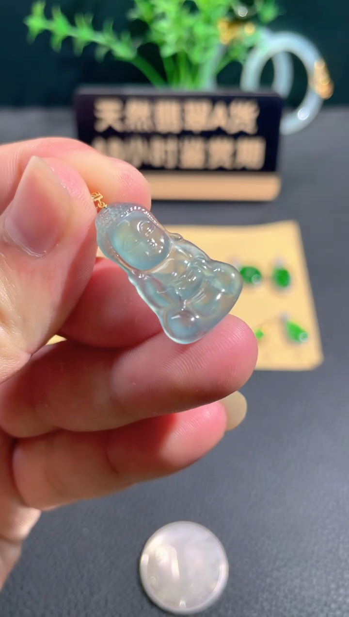 翡翠18K金镶嵌颈饰翡翠