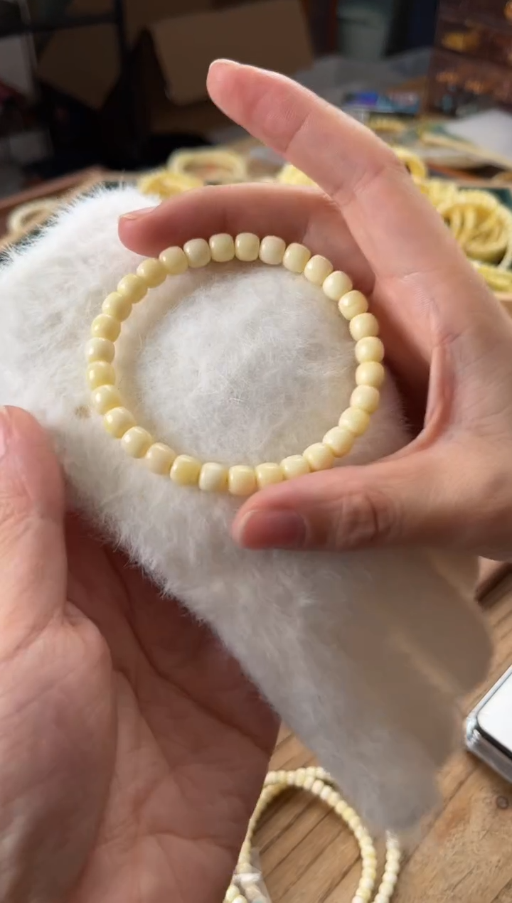 【闪购商品】蜜蜡裸石未镶嵌蜜蜡手6.5