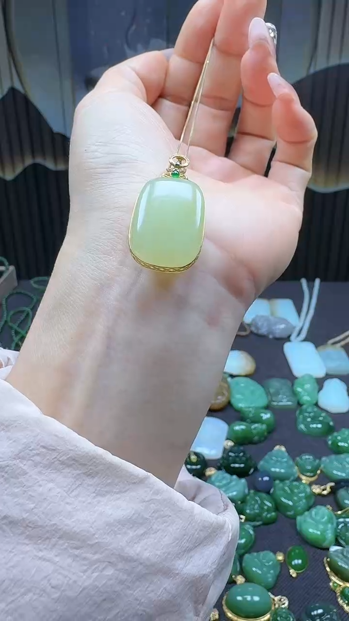 【闪购商品】和田玉18K金镶嵌挂件1