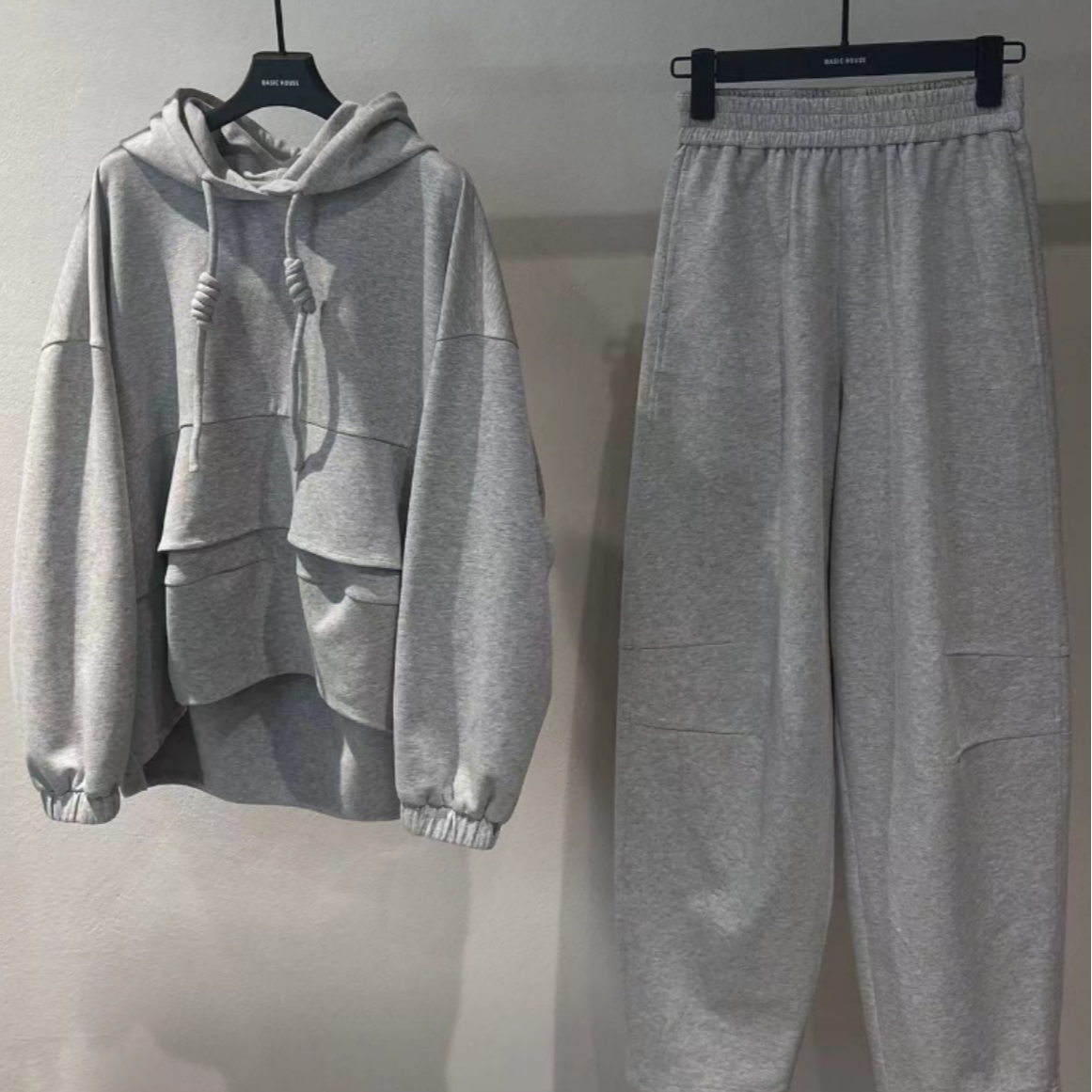 Basic House/百家好TS新款宽松休闲百搭连帽卫衣长裤两件套DC504