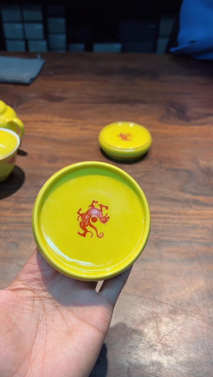 【闪购商品】观云拟古 黄地白虎盖置