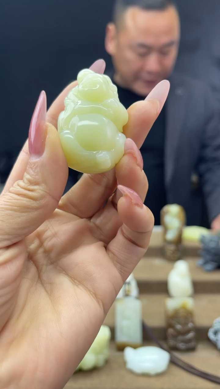 颈饰未镶嵌和田玉1